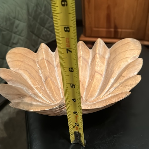 Vintage tan faux wood large seashell decor bowl - Picture 9 of 9